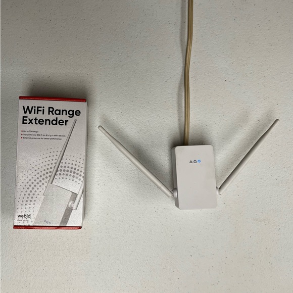300Mbps WiFi Range Extender White Antennas - Picture 3 of 8